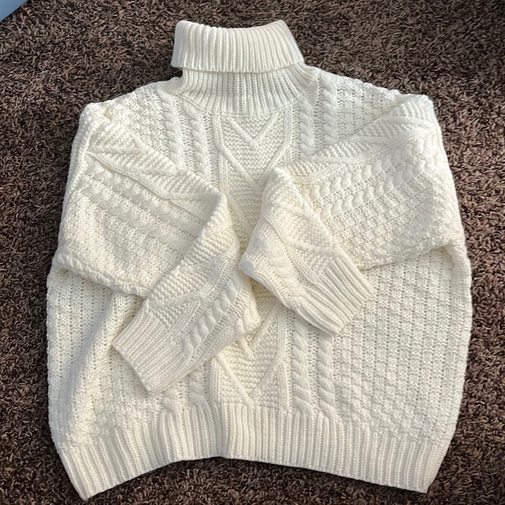 Winter chunky baggy sweater-turtleneck-off white never worn before